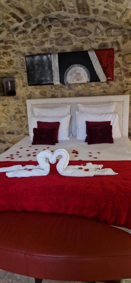 Chambre D'Hote Romantique Avec Spa Privatif Domaine Les Nuits Envoutees - Vezenobres エクステリア 写真